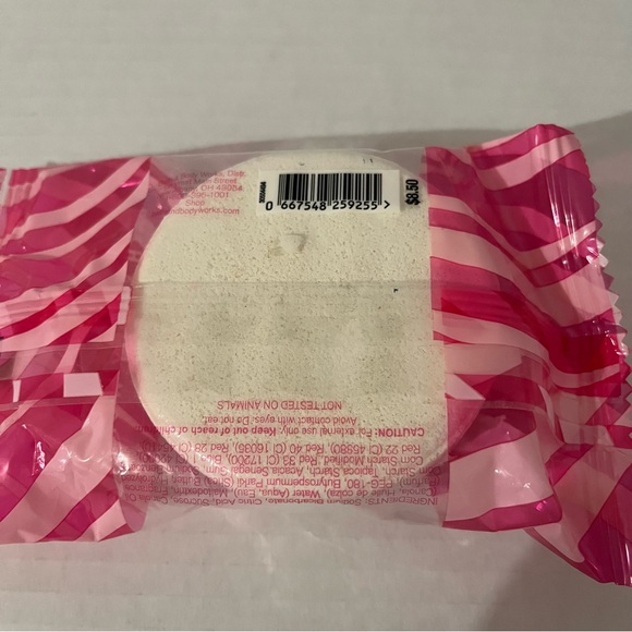 Bath & Body Works Twisted Peppermint Bath Fizzy - Pink and White New - Picture 3 of 5